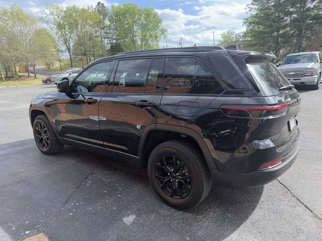 Used 2024 Jeep Grand Cherokee Altitude AWD/4WD image 6