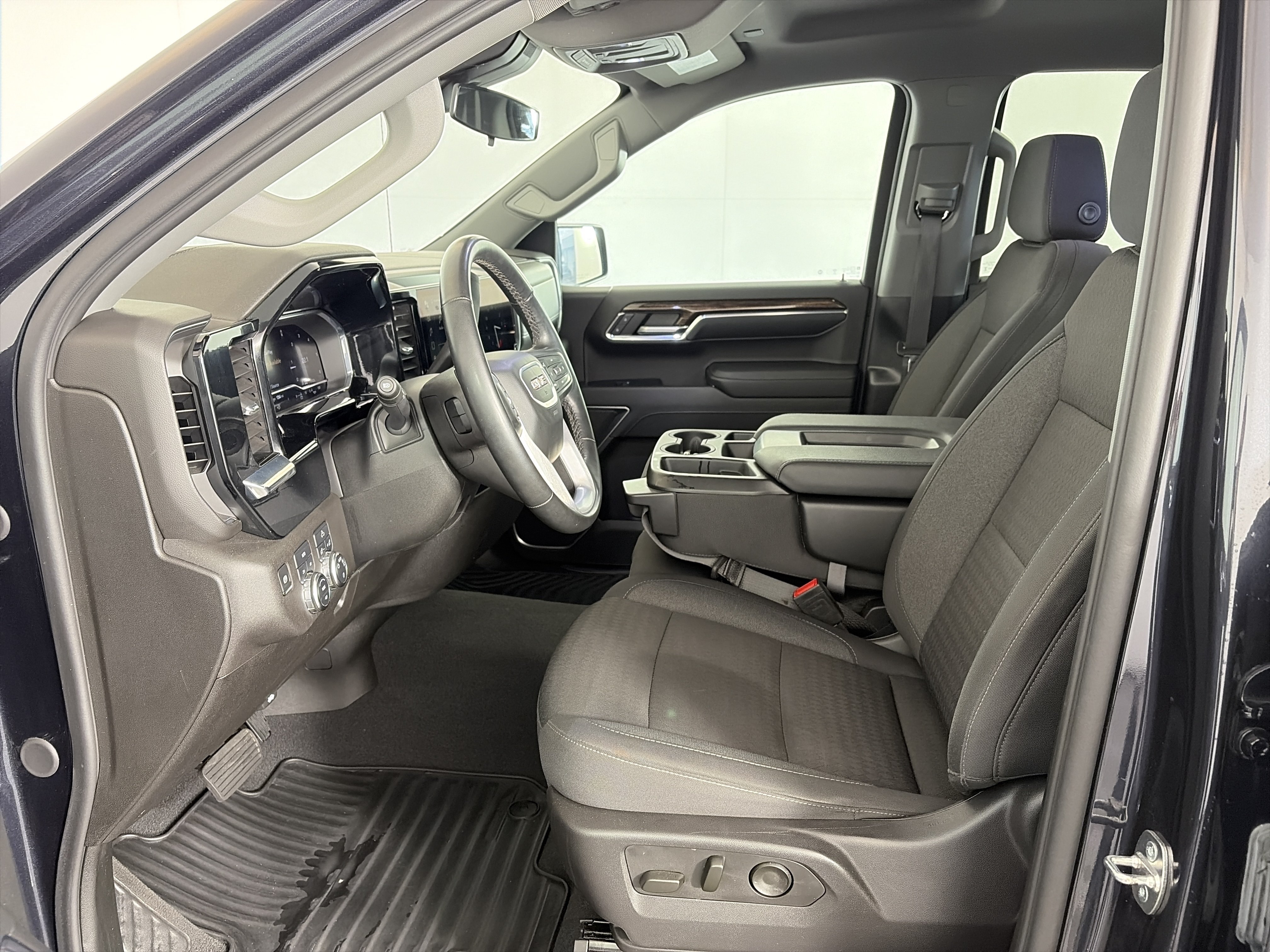 Used 2024 GMC Sierra 1500 SLE AWD/4WD image 6