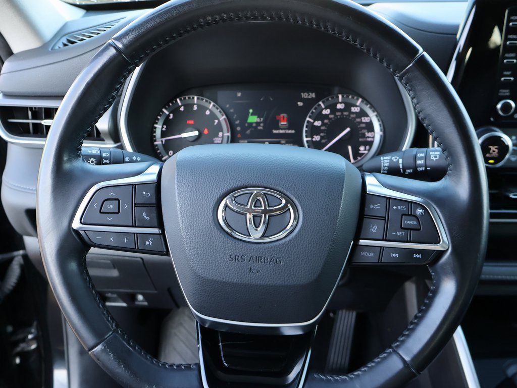 Used 2020 Toyota Highlander XLE image 29