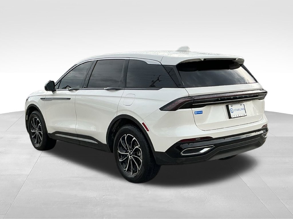 Used 2026 Lincoln Nautilus Premier AWD/4WD image 6