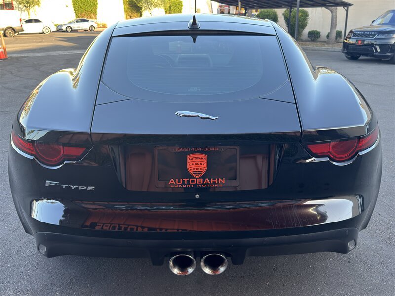 Used 2018 Jaguar F-TYPE Coupe RWD image 12
