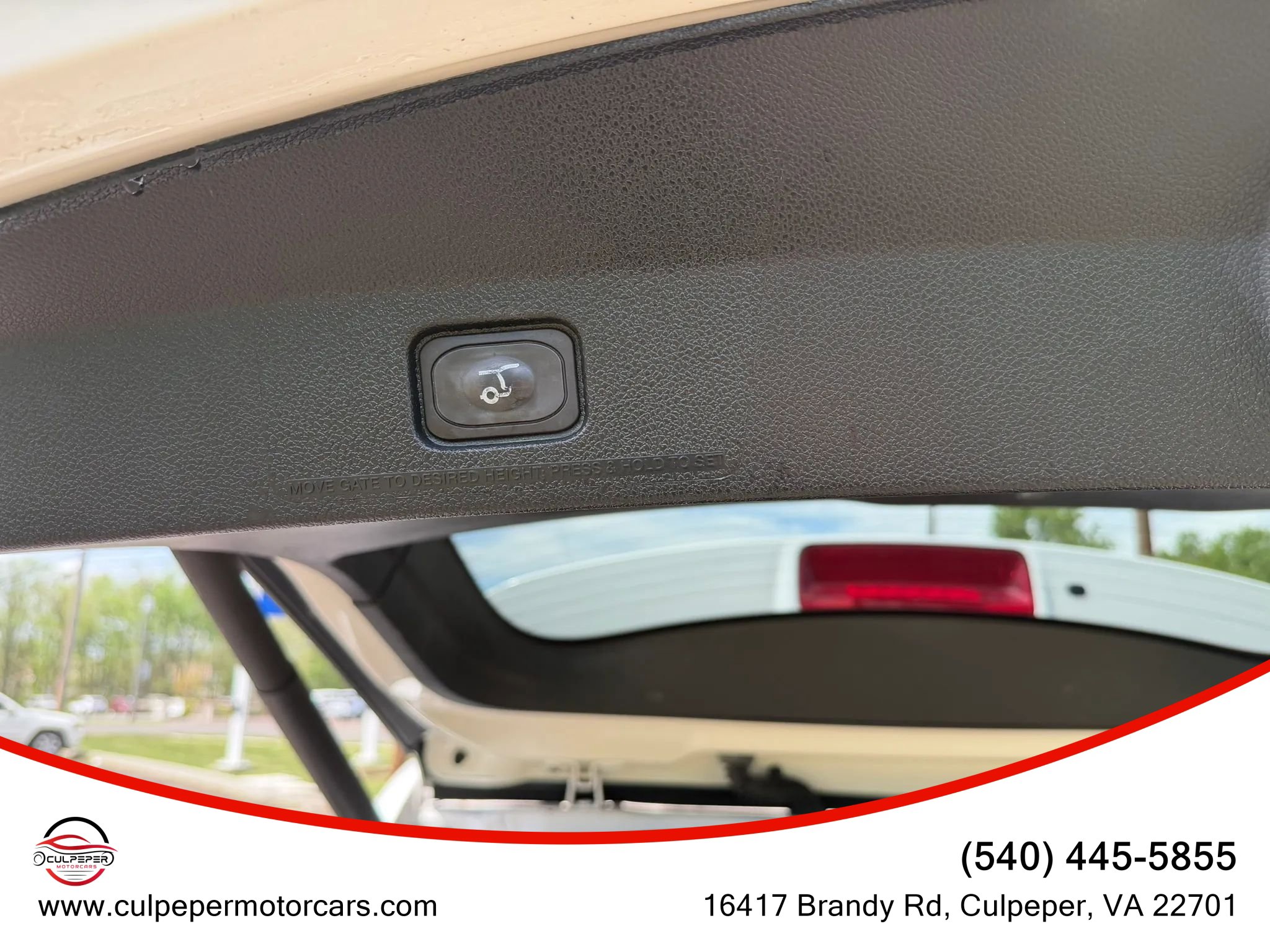 Used 2018 Ford Explorer XLT w/ Equipment Group 202A image 14