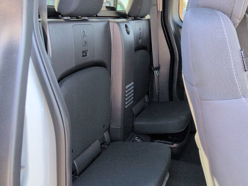 Used 2024 Nissan Frontier SV w/ SV Convenience Package AWD/4WD image 16