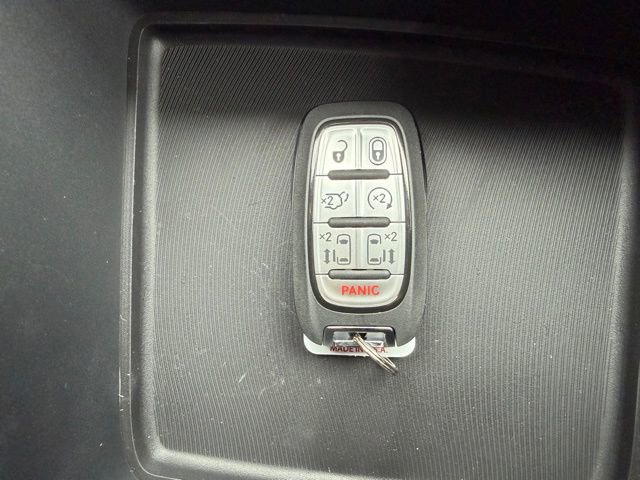 New 2026 Chrysler Pacifica Select AWD/4WD image 24