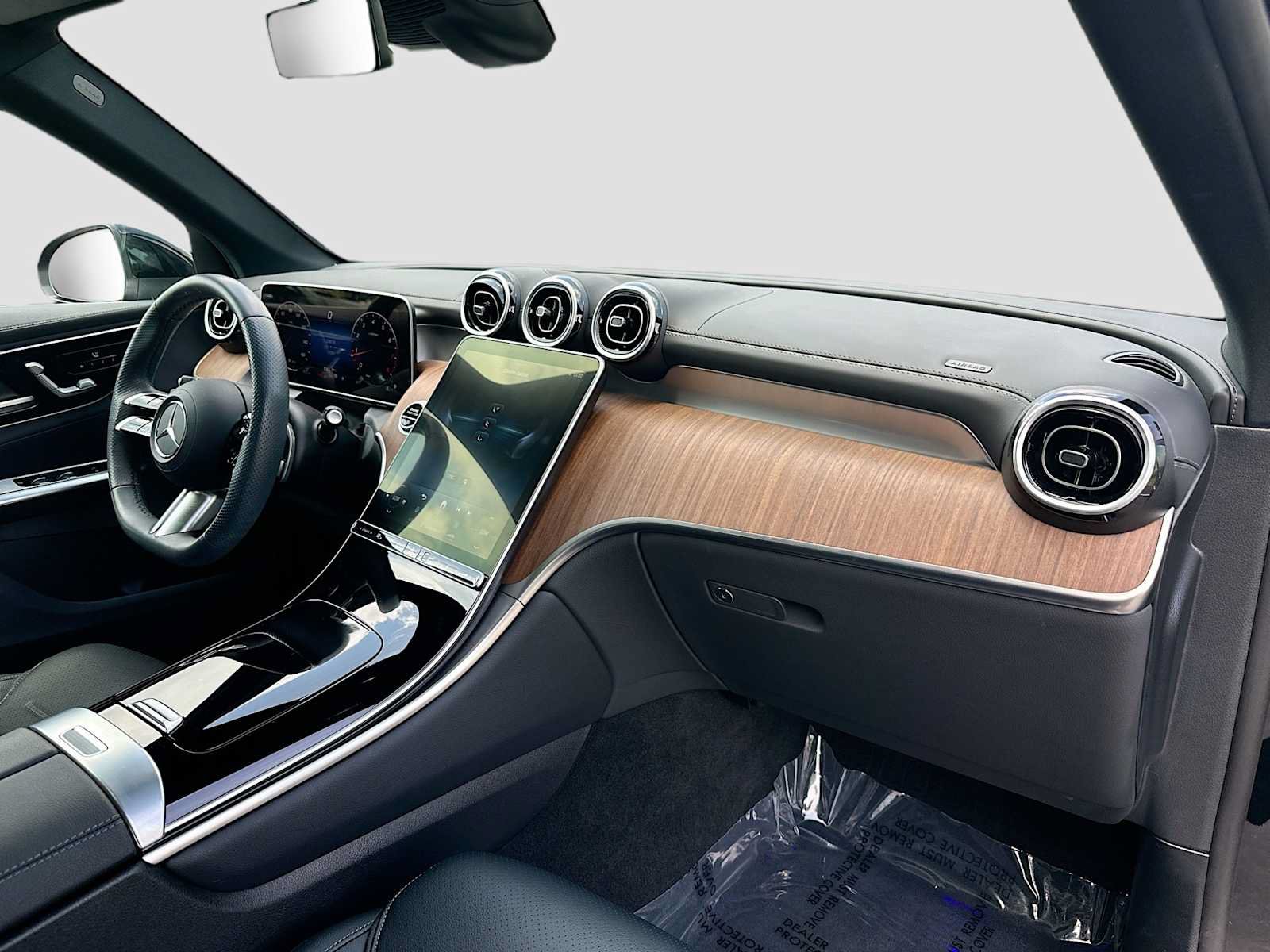 Certified 2024 Mercedes-Benz GLC 300 4MATIC image 29