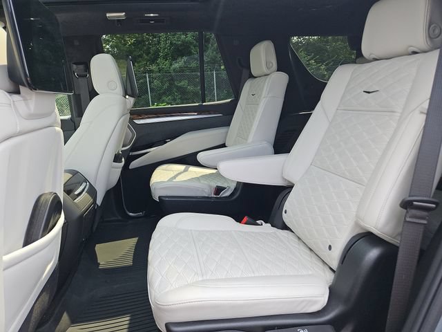 Certified 2026 Cadillac Escalade Platinum Sport w/ LPO, ONYX Package AWD/4WD image 27