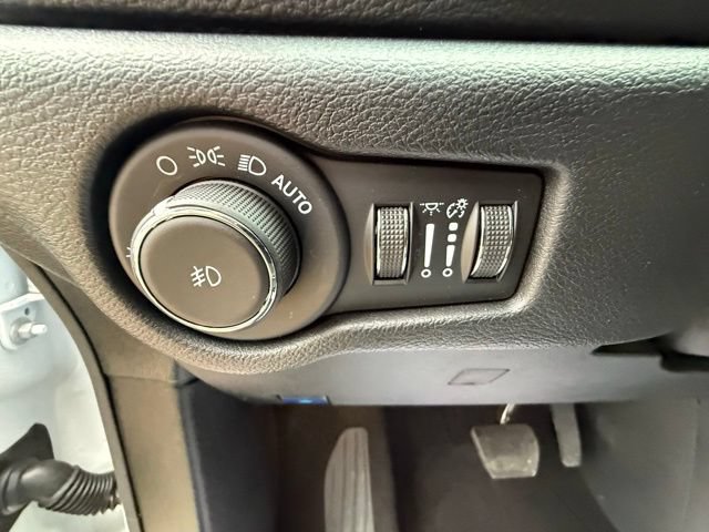 Used 2025 Chrysler Pacifica Limited FWD image 22