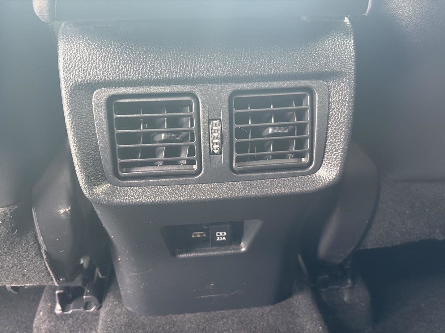 Used 2022 Toyota Venza XLE image 14