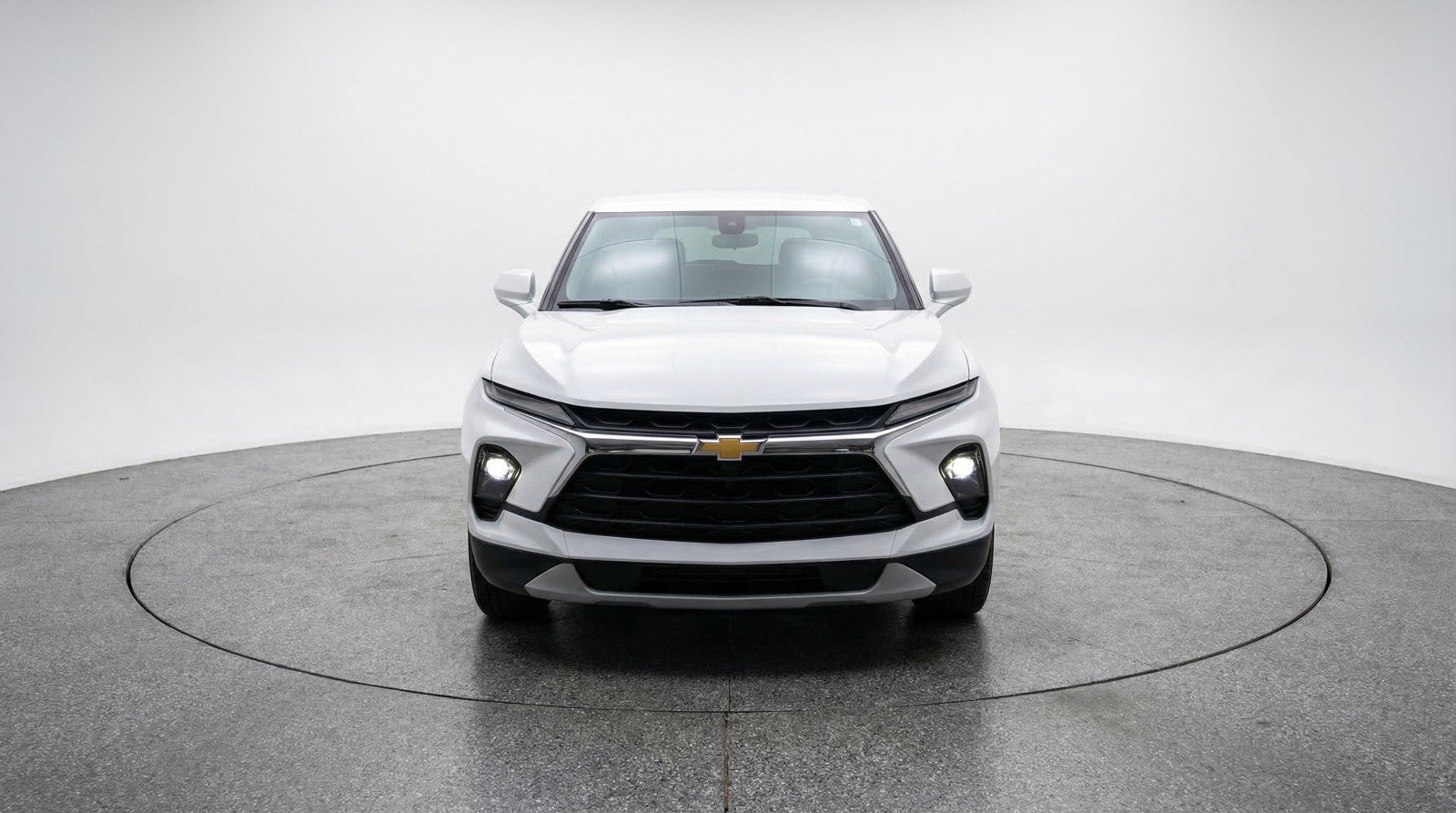 Used 2025 Chevrolet Blazer LT FWD image 2