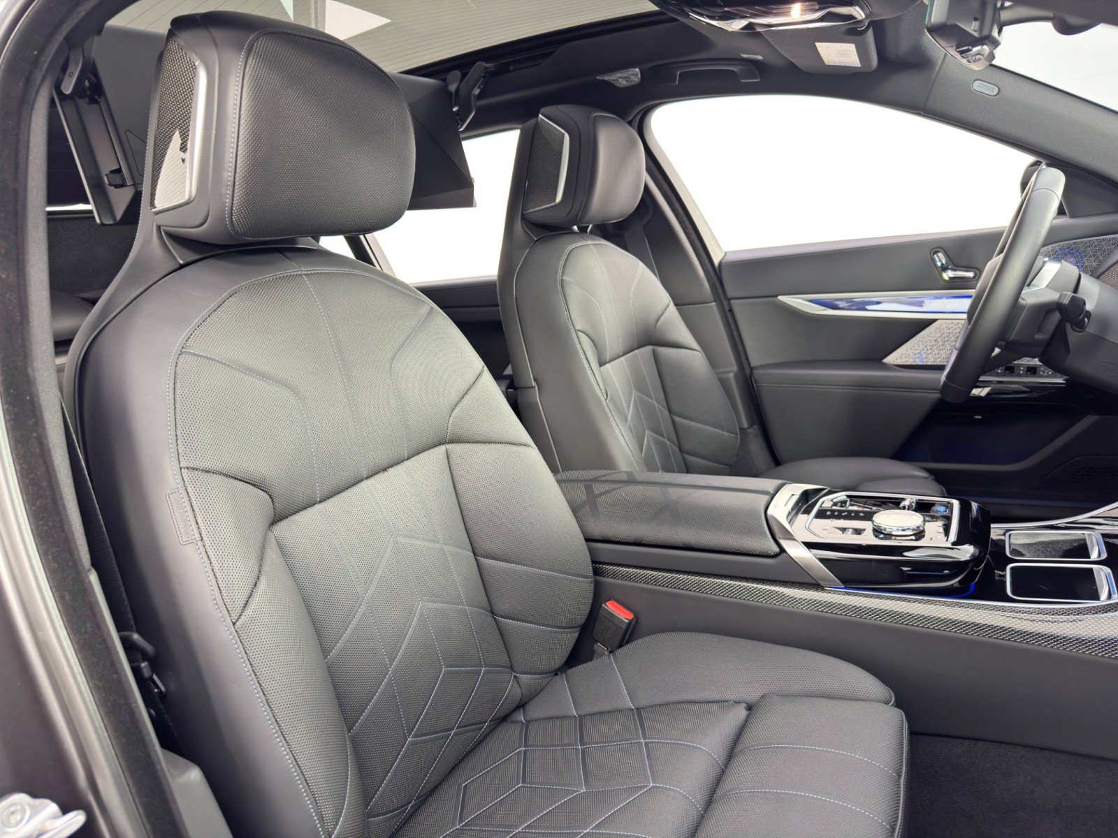 Used 2023 BMW i7 xDrive60 w/ Parking Assistance Package image 49