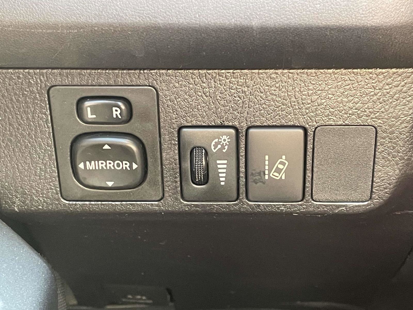 Used 2017 Toyota RAV4 LE image 7