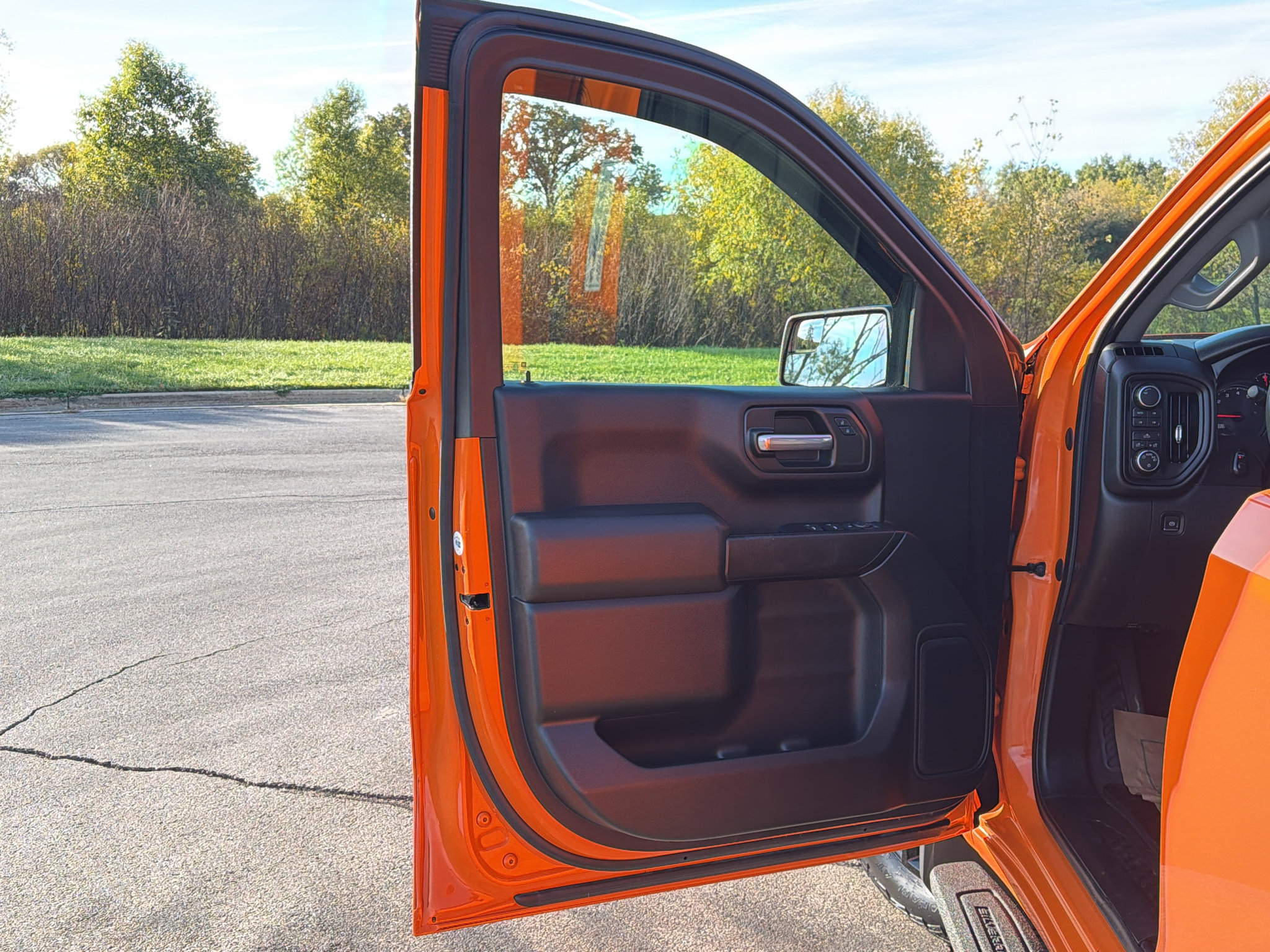 Used 2021 Chevrolet Silverado 1500 Custom Trail Boss w/ LPO, Dark Essentials Package AWD/4WD image 10