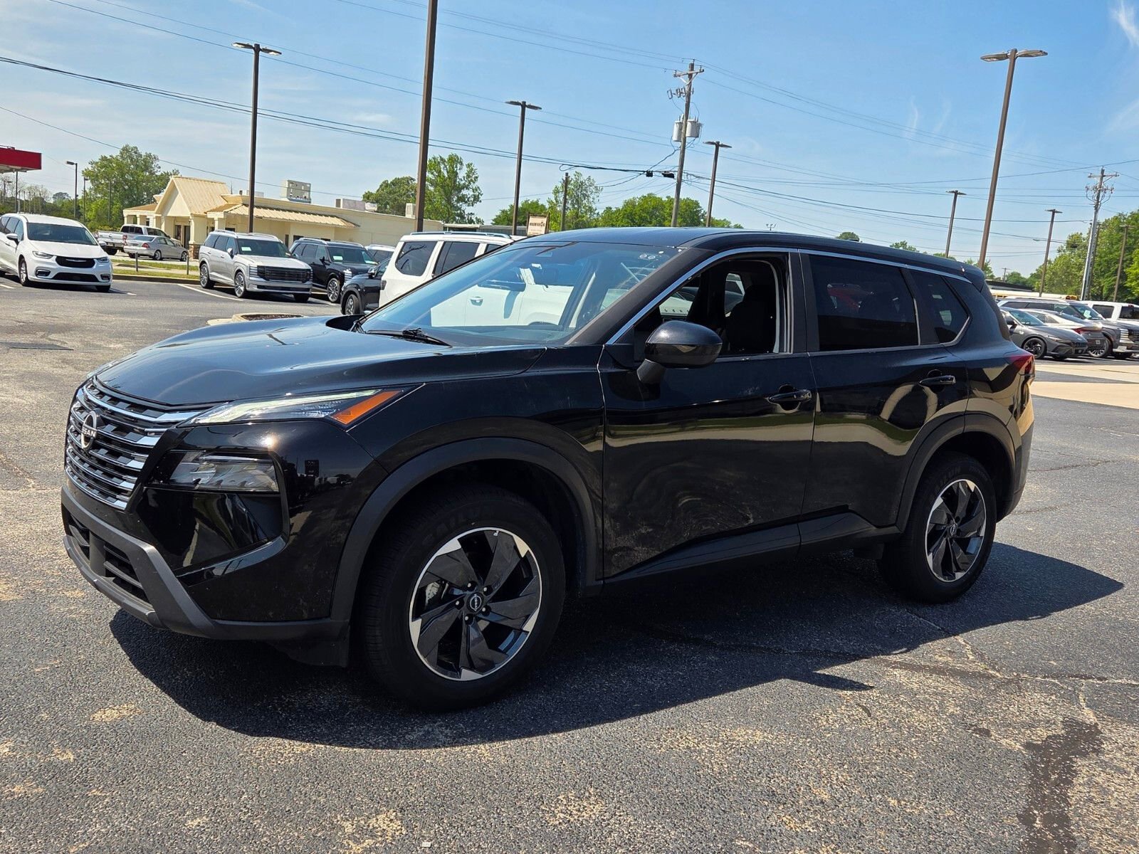 Used 2025 Nissan Rogue SV image 3