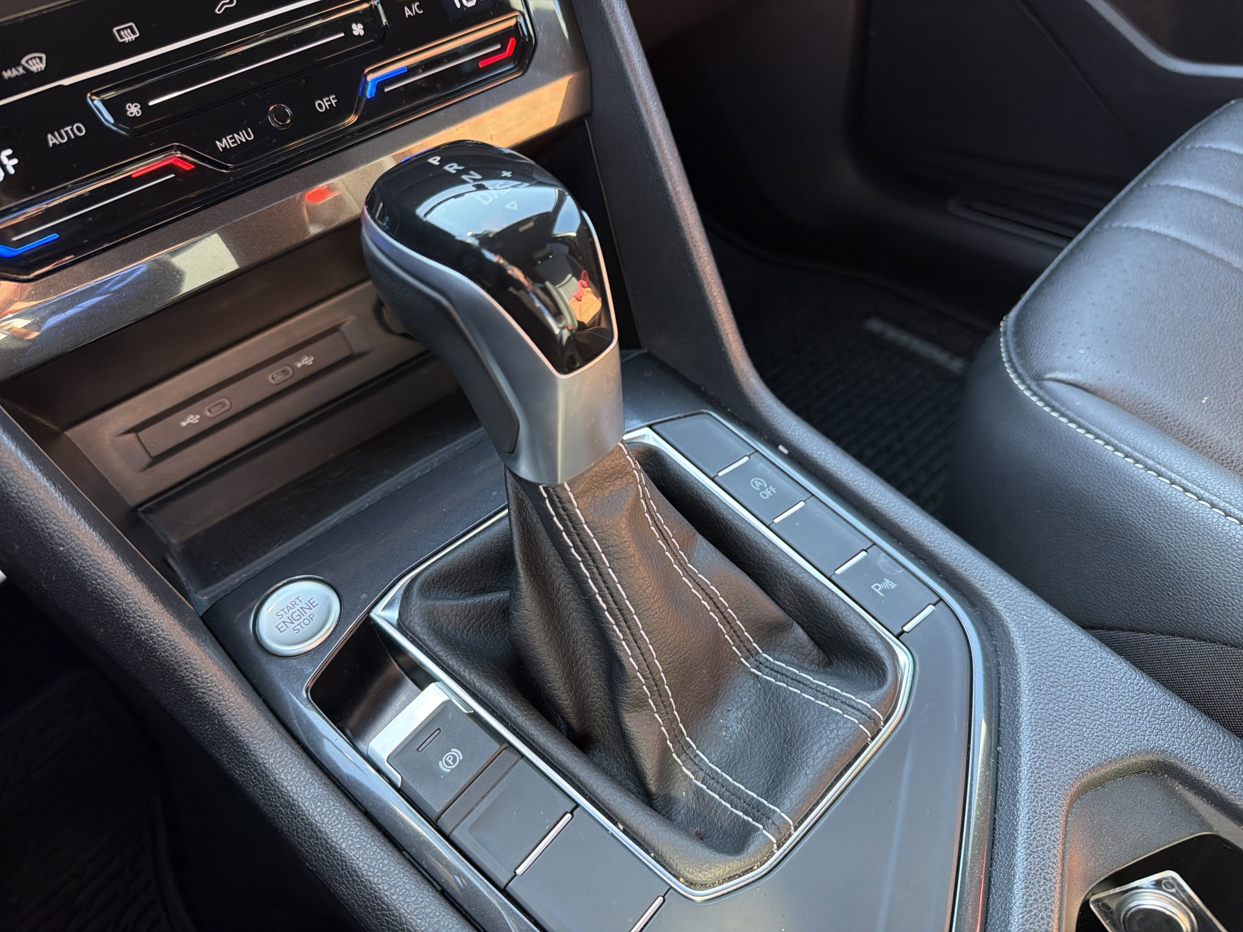 Used 2023 Volkswagen Tiguan SE R-Line image 27