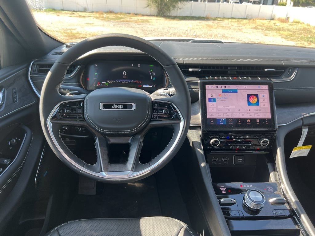 New 2024 Jeep Grand Cherokee Overland AWD/4WD image 18