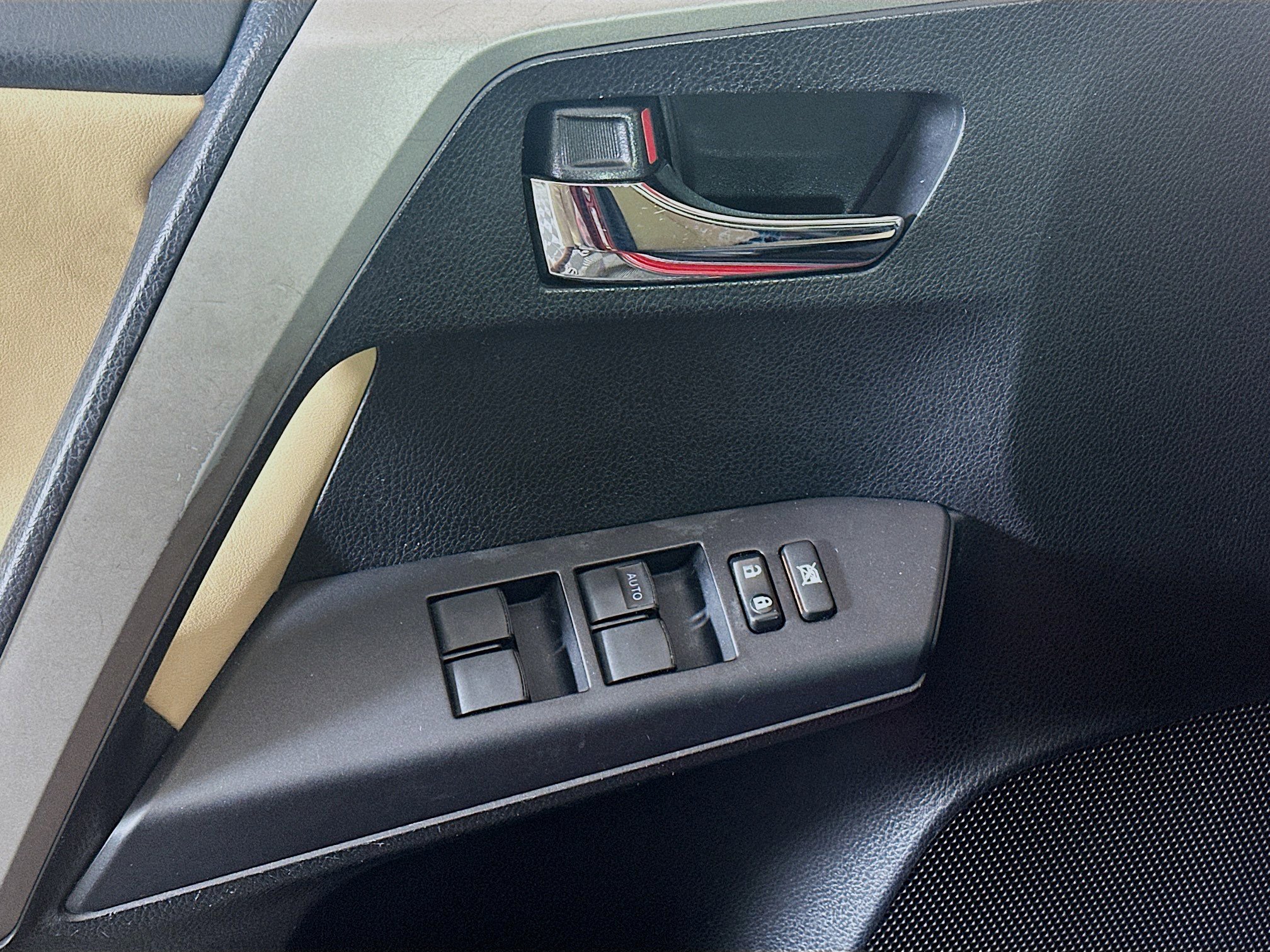 Used 2016 Toyota RAV4 XLE FWD image 15