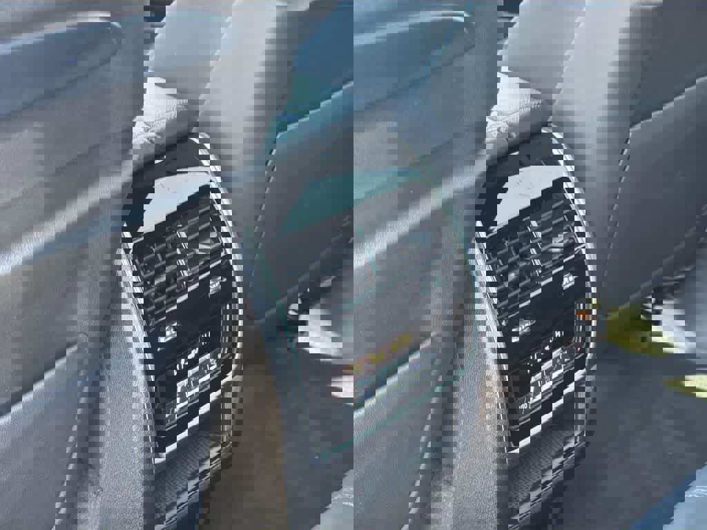 Used 2021 BMW X5 M50i w/ Executive Package image 31