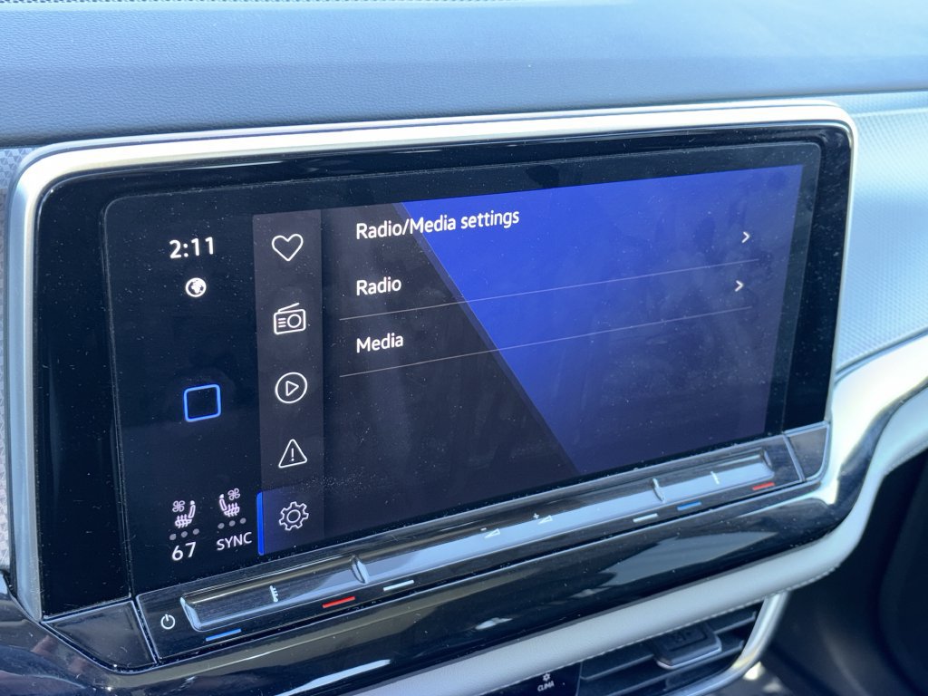 Certified 2025 Volkswagen Atlas Peak Edition SE AWD/4WD image 4