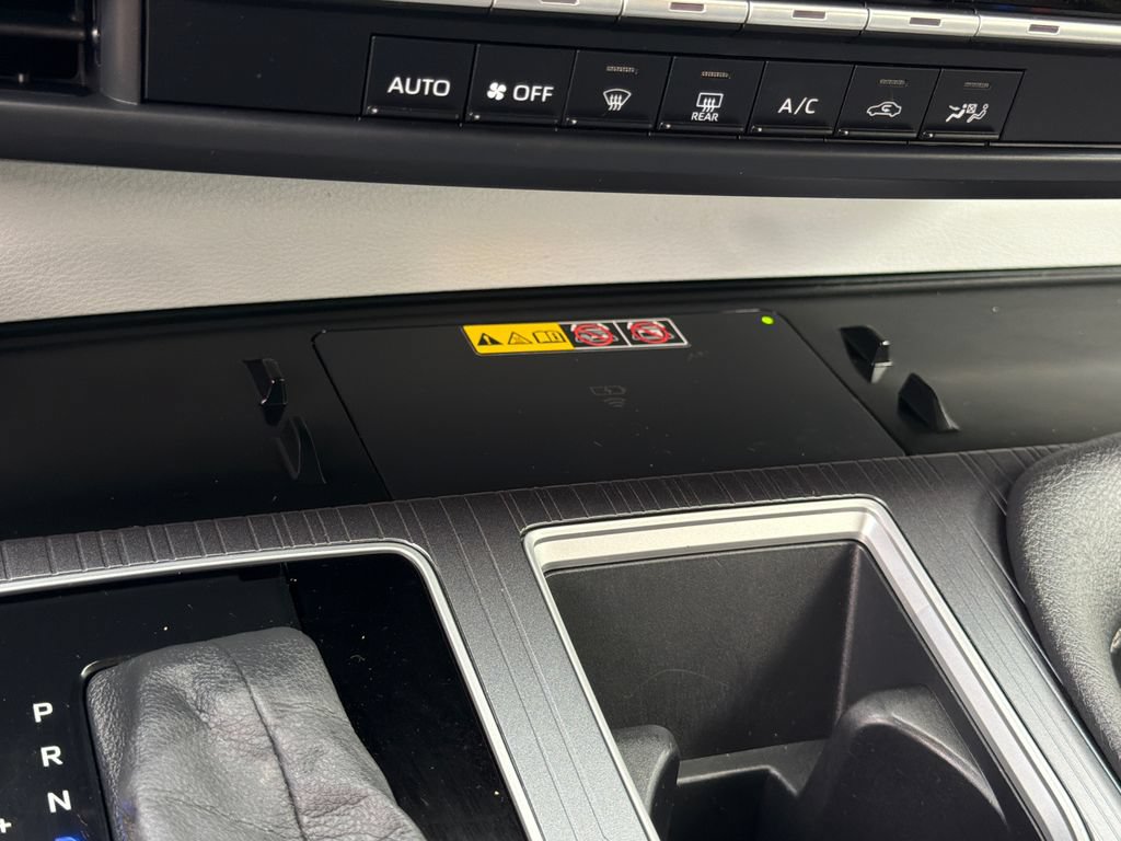 Used 2025 Toyota Sienna LE FWD image 29