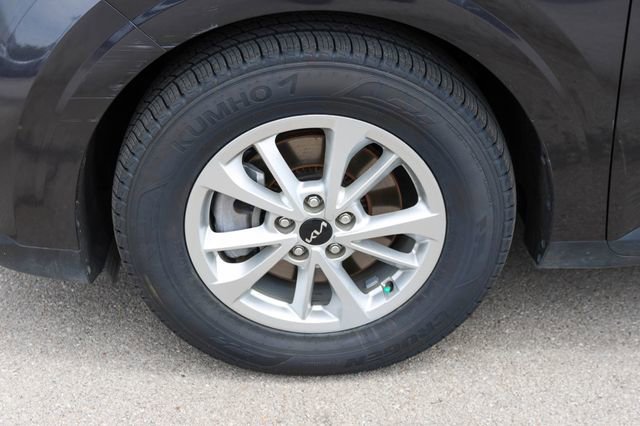 Used 2023 Kia Carnival LX FWD image 7