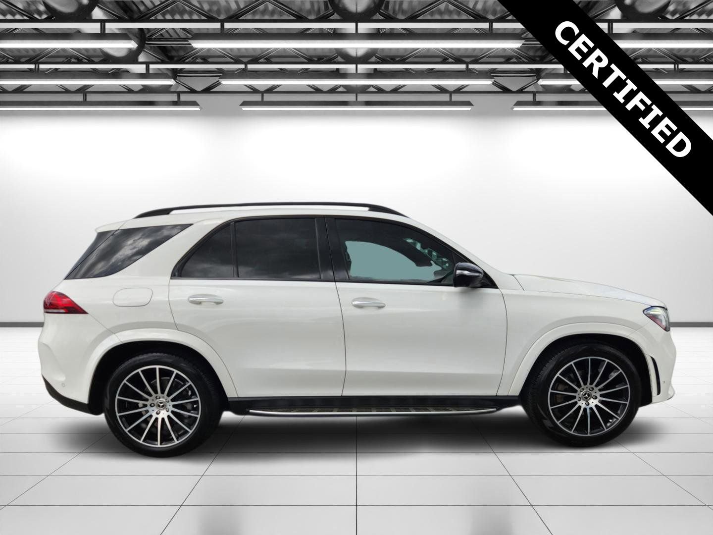 Certified 2022 Mercedes-Benz GLE 350 w/ AMG Line Interior image 6