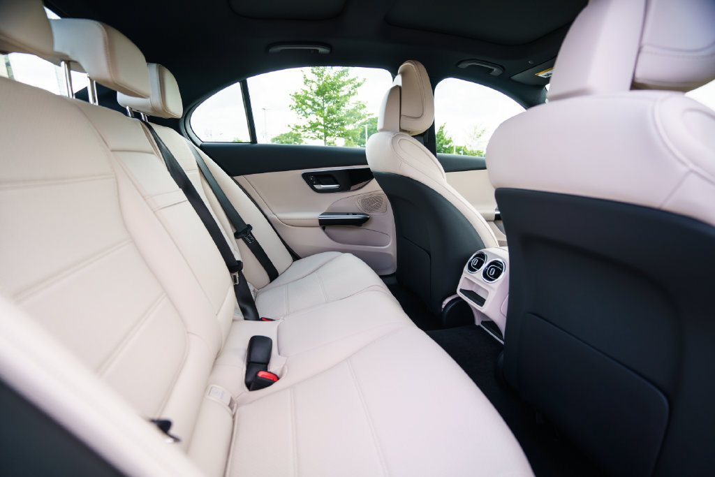 Used 2026 Mercedes-Benz C 300 4MATIC Sedan image 31
