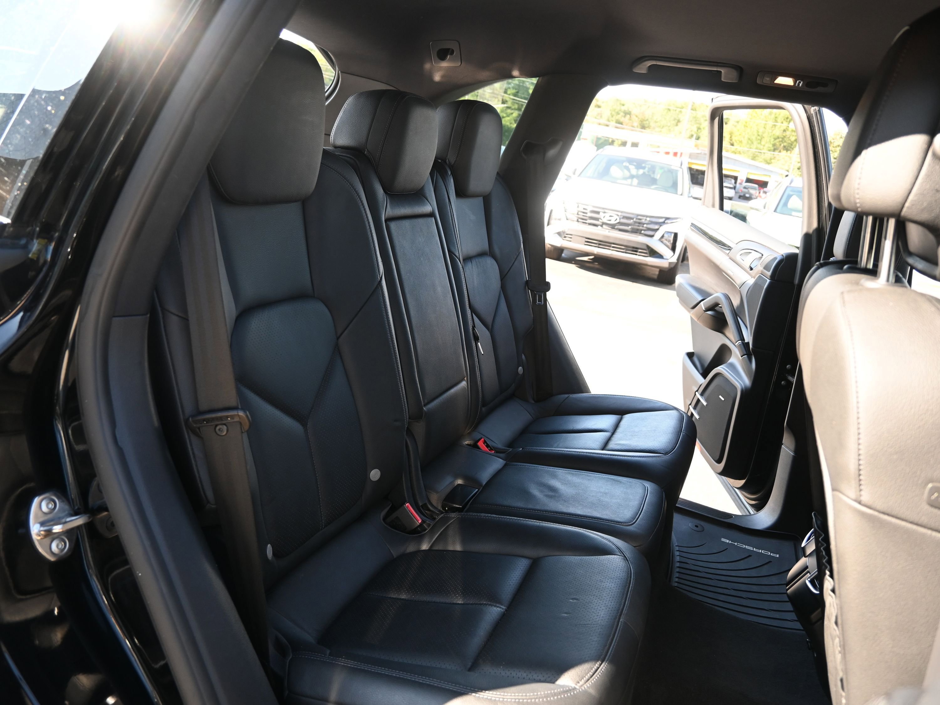 Used 2014 Porsche Cayenne image 27