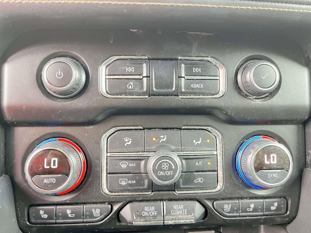 Used 2021 Chevrolet Suburban Premier w/ Premium Package image 22