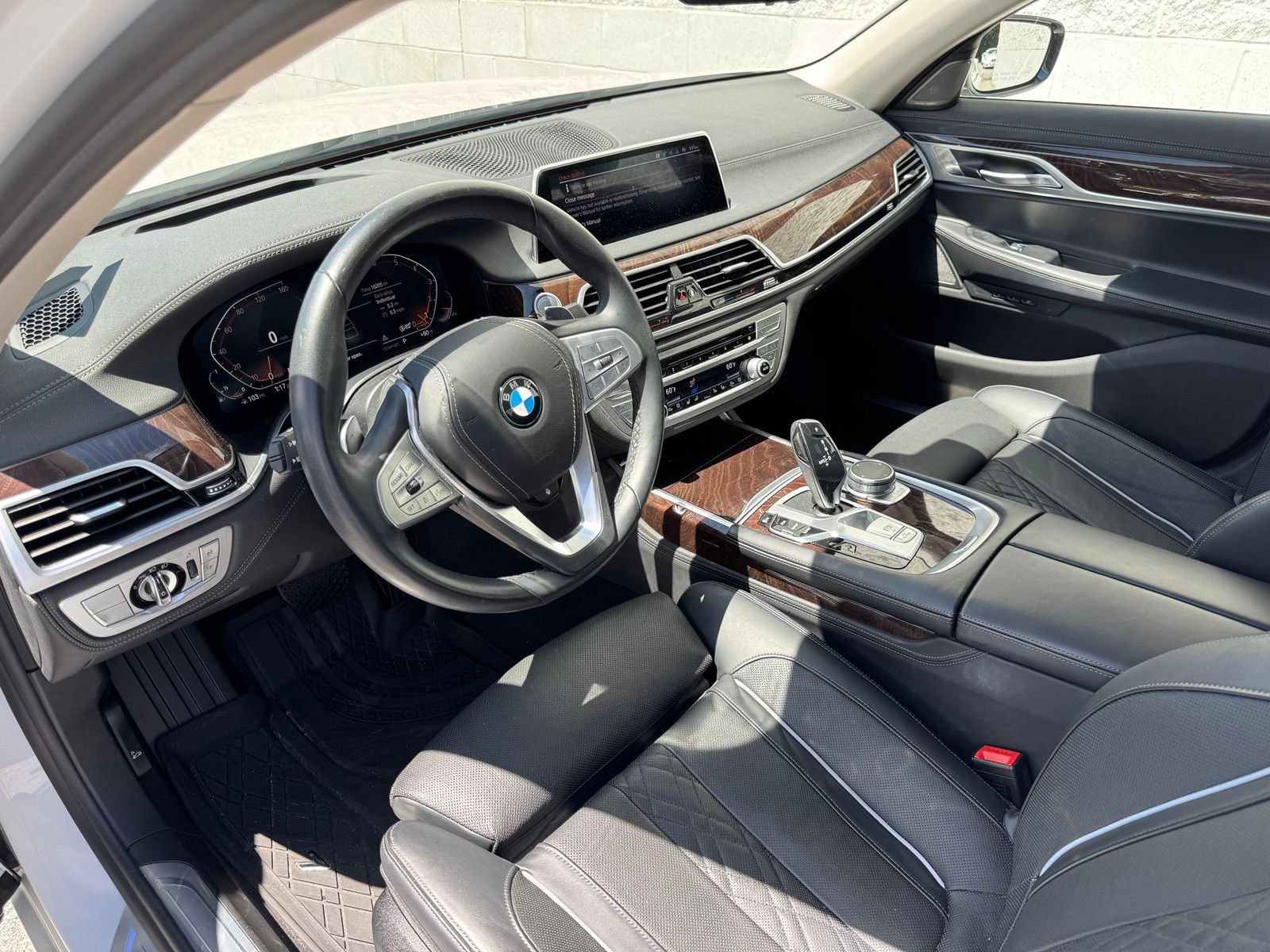 Used 2020 BMW 750i xDrive AWD/4WD image 2
