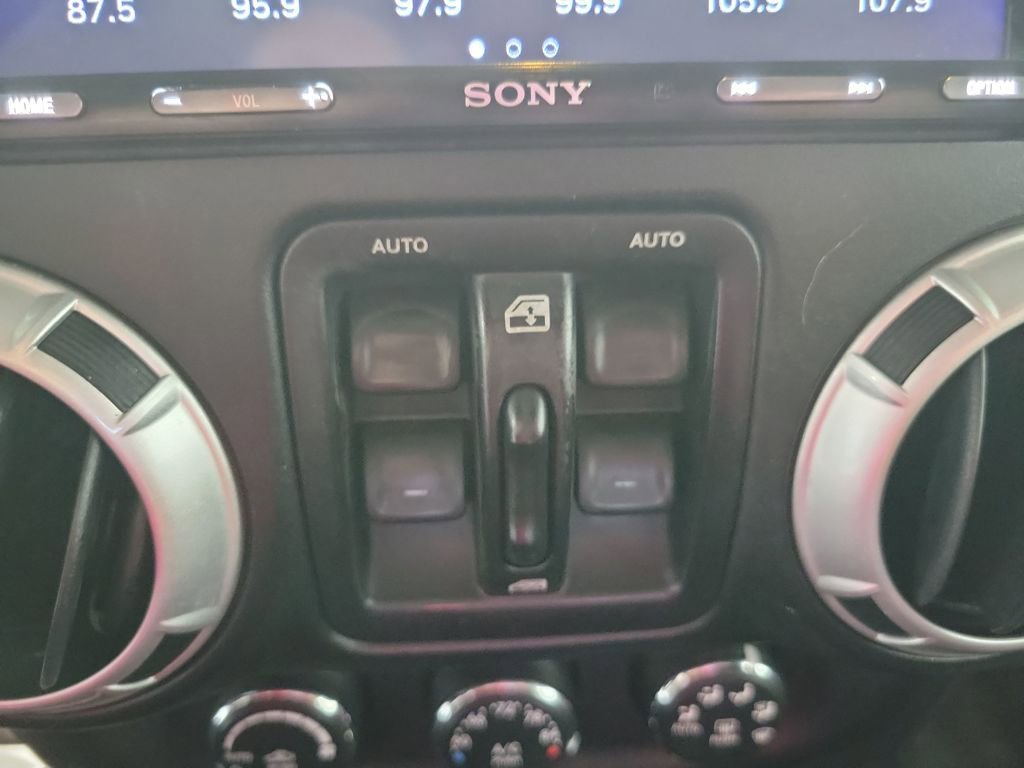 Used 2016 Jeep Wrangler Unlimited Rubicon AWD/4WD image 35