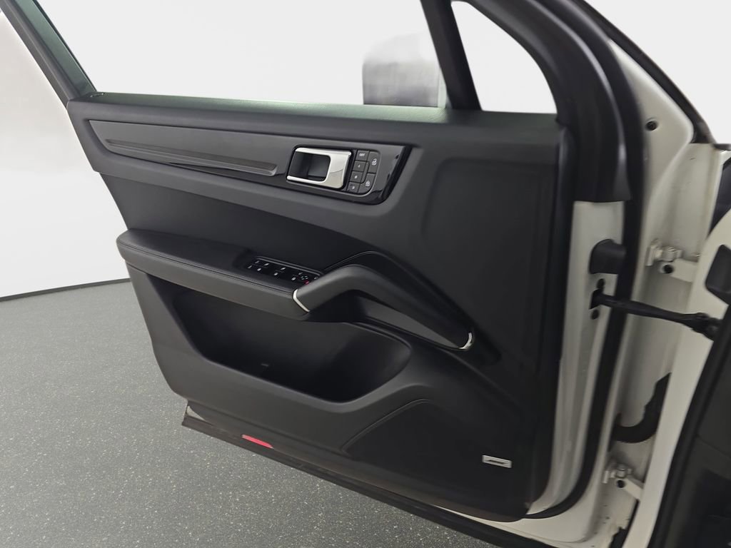 Used 2019 Porsche Cayenne image 30