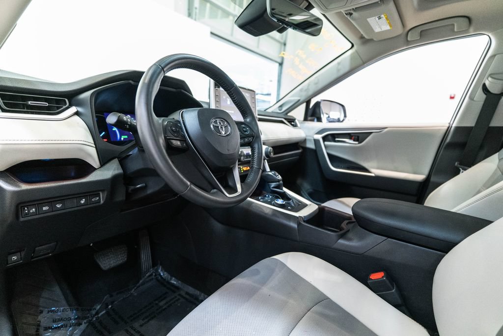Used 2022 Toyota RAV4 Limited w/ Limited Grade Weather Package AWD/4WD image 4