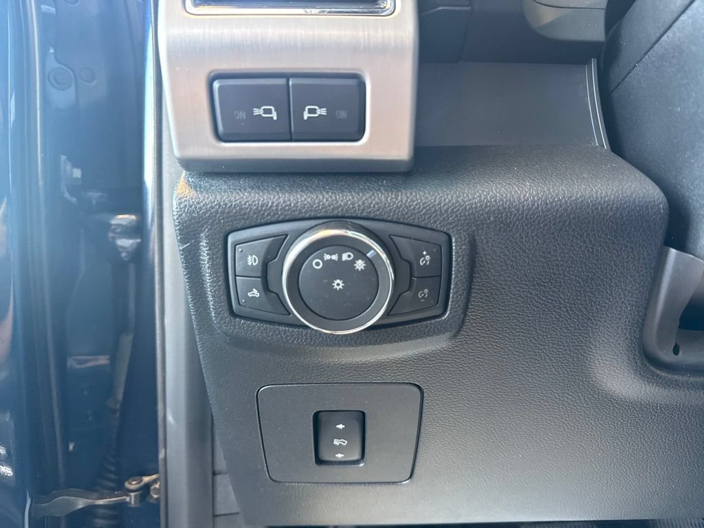 Used 2017 Ford F150 Platinum w/ Equipment Group 701A Luxury AWD/4WD image 16