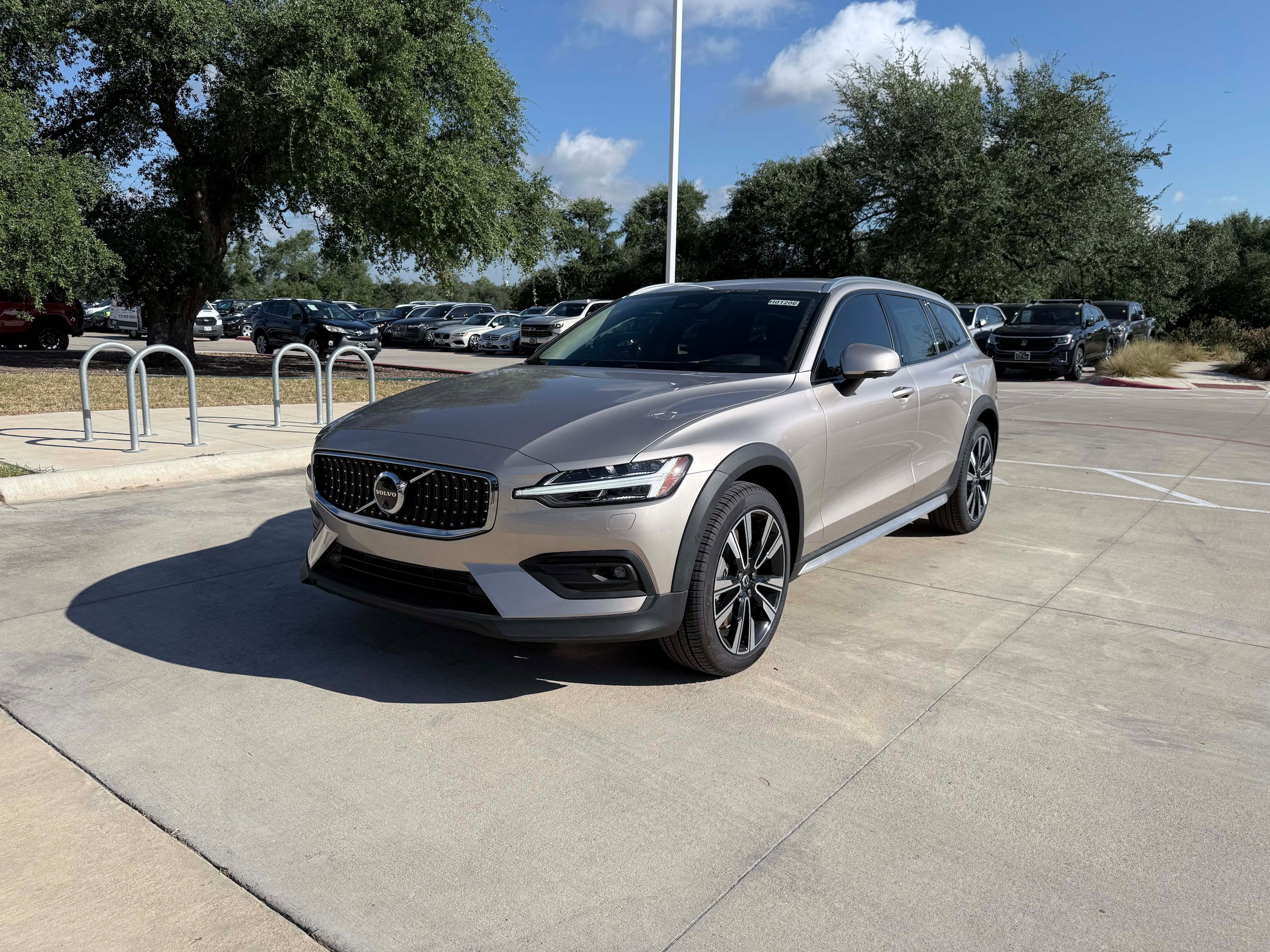 New 2026 Volvo V60 B5 Cross Country Ultra w/ Protection Package Premier AWD/4WD image 2