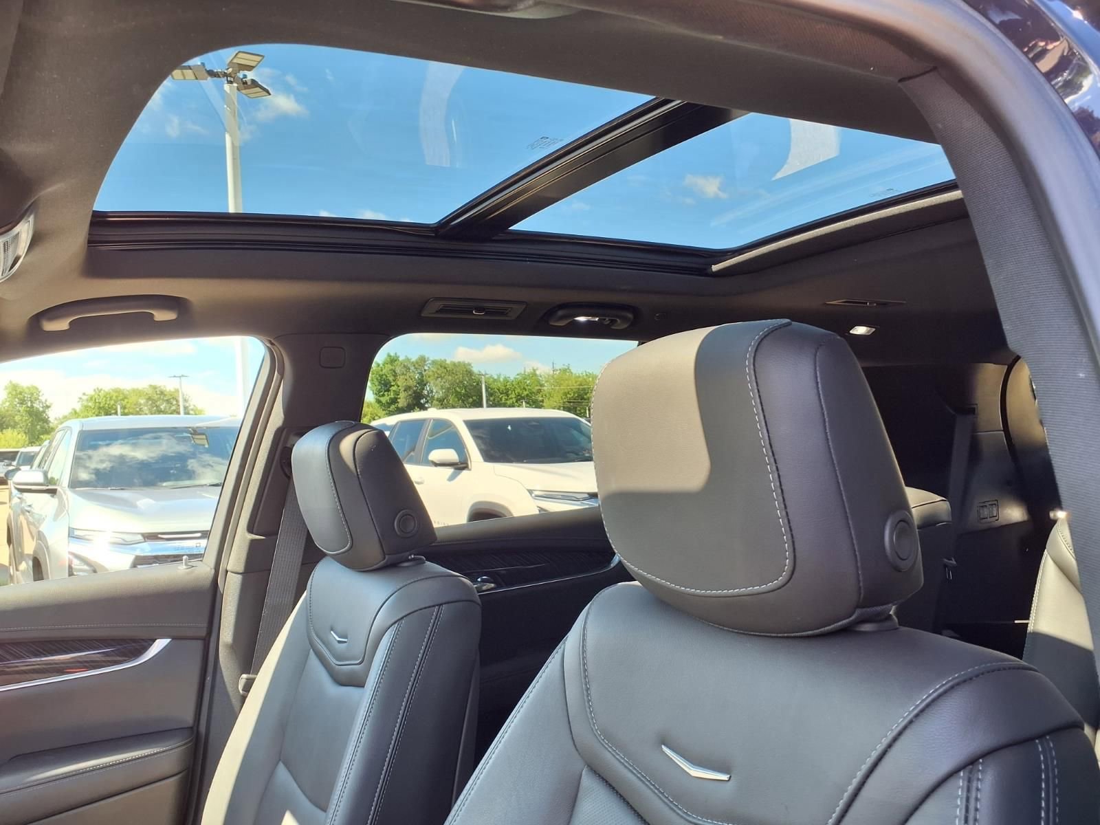 Used 2024 Cadillac XT6 Premium Luxury w/ LPO, Floor Liner Package AWD/4WD image 18