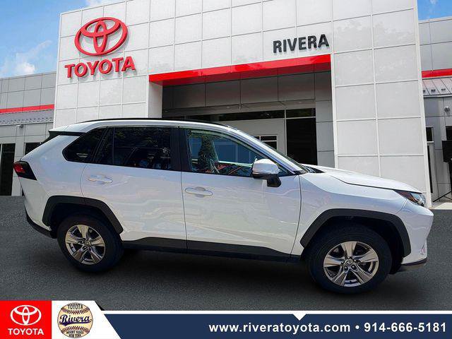 Certified 2022 Toyota RAV4 XLE w/ Convenience Package AWD/4WD image 4