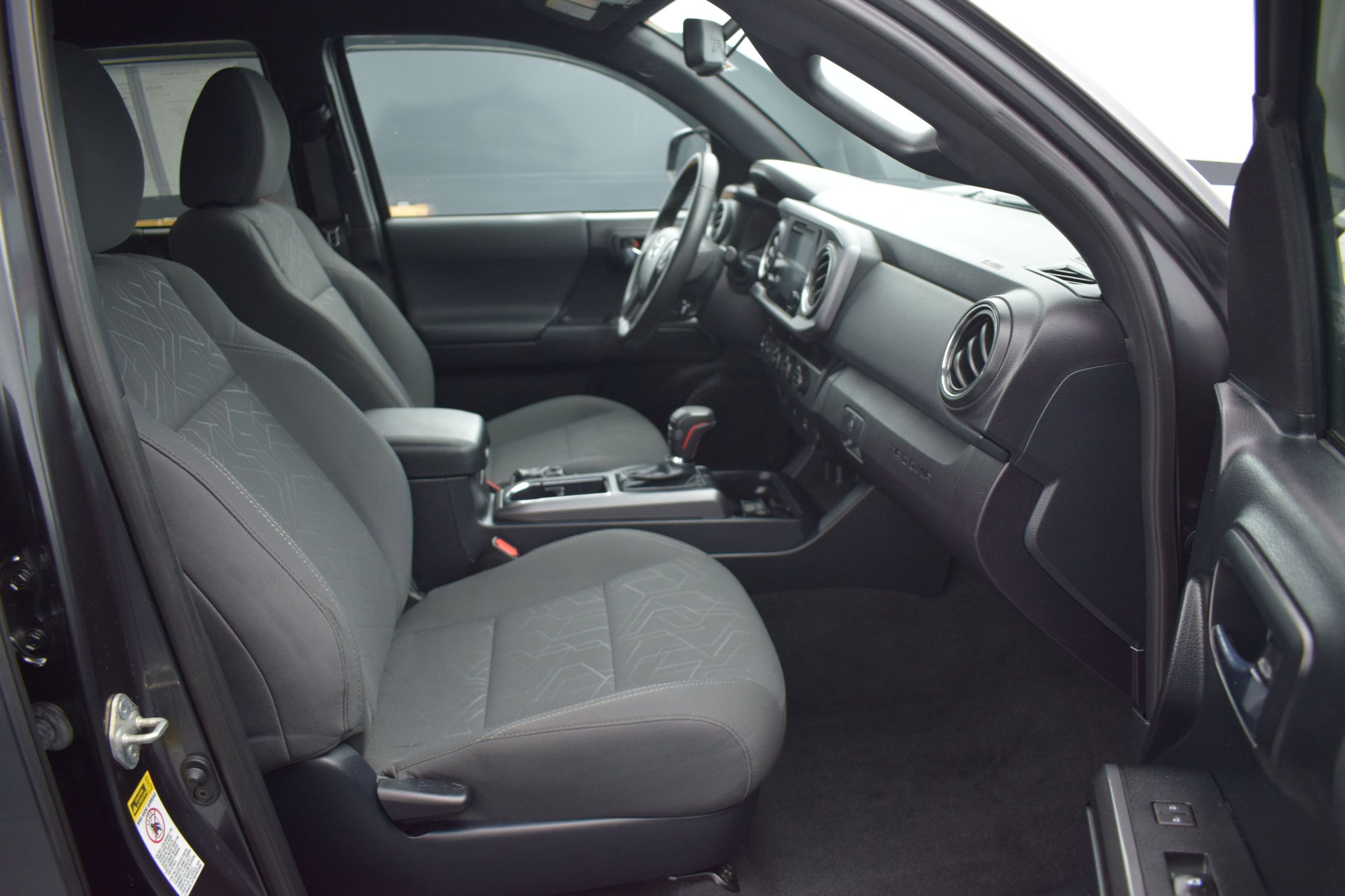 Used 2017 Toyota Tacoma TRD Sport w/ Tow Package (A/T) AWD/4WD image 10