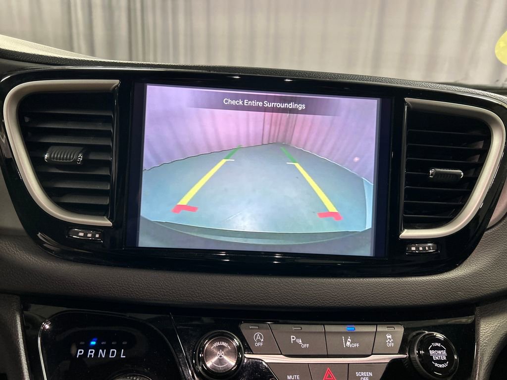 Used 2025 Chrysler Pacifica Select FWD image 18