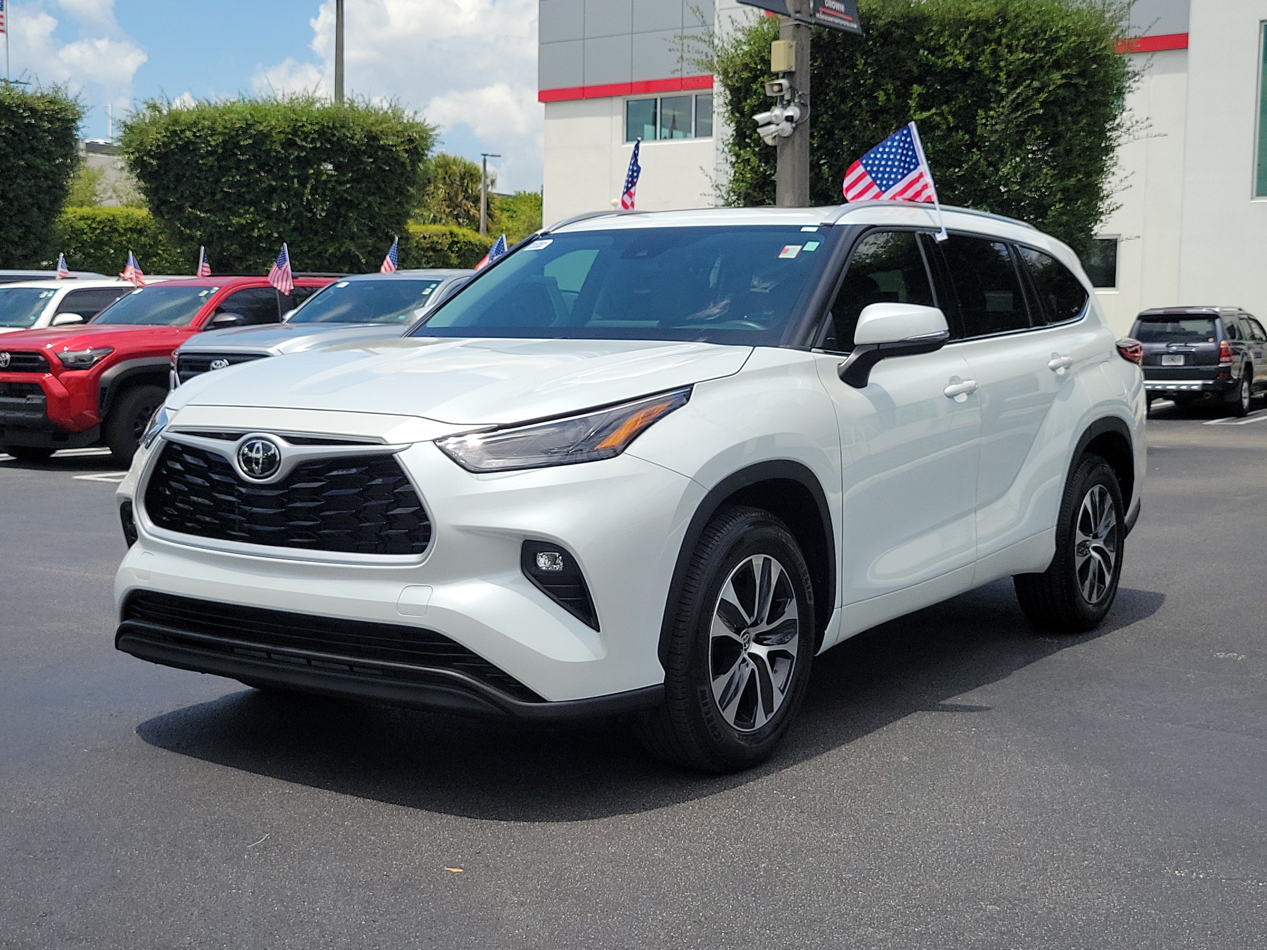Used 2022 Toyota Highlander XLE FWD image 6