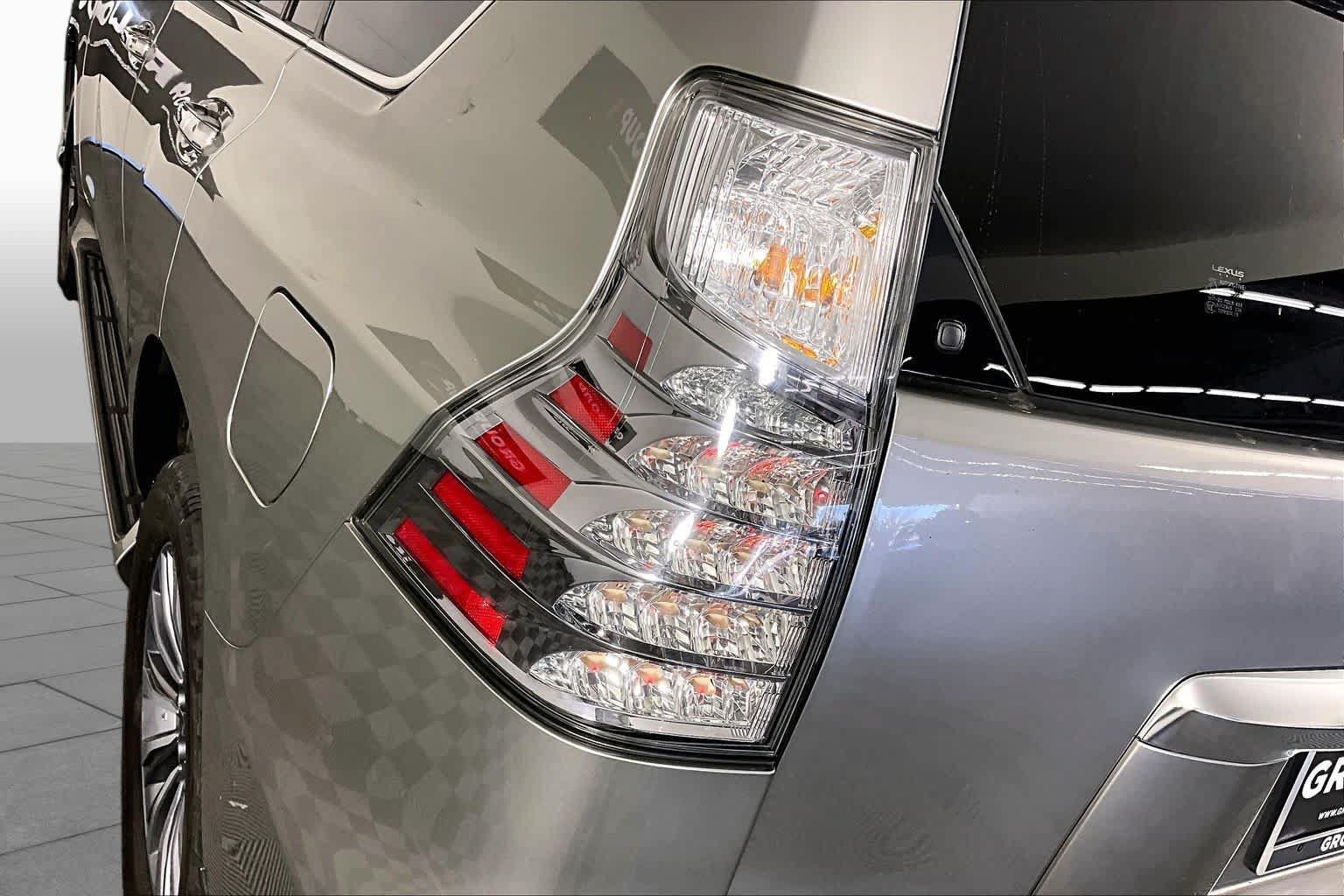 Used 2022 Lexus GX 460 Luxury w/ Accessory Package AWD/4WD image 27