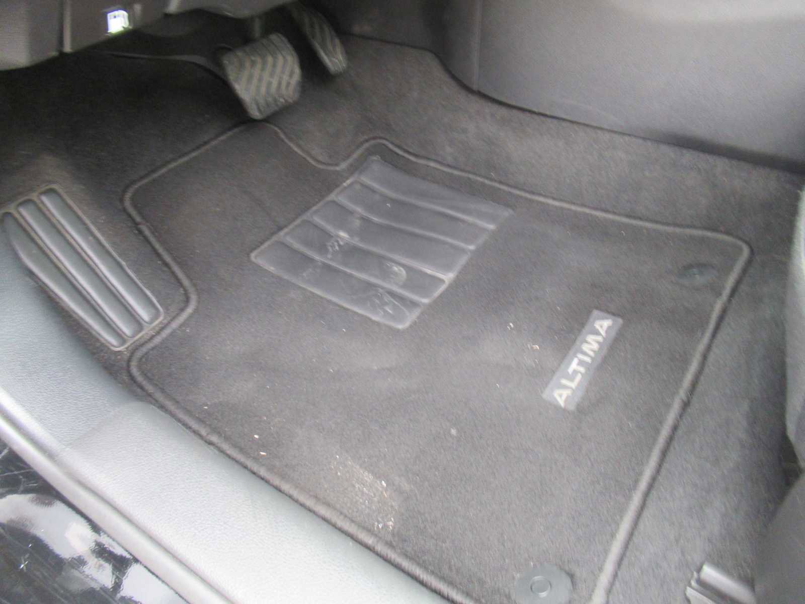 Used 2024 Nissan Altima 2.5 SV w/ SV Premium Package image 21