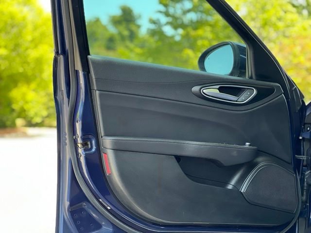 Used 2017 Alfa Romeo Giulia AWD image 9