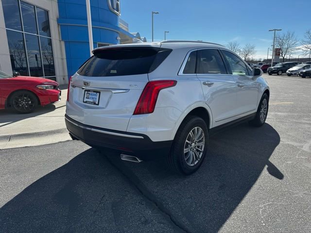 Used 2017 Cadillac XT5 Luxury w/ Driver Awareness Package AWD/4WD image 5