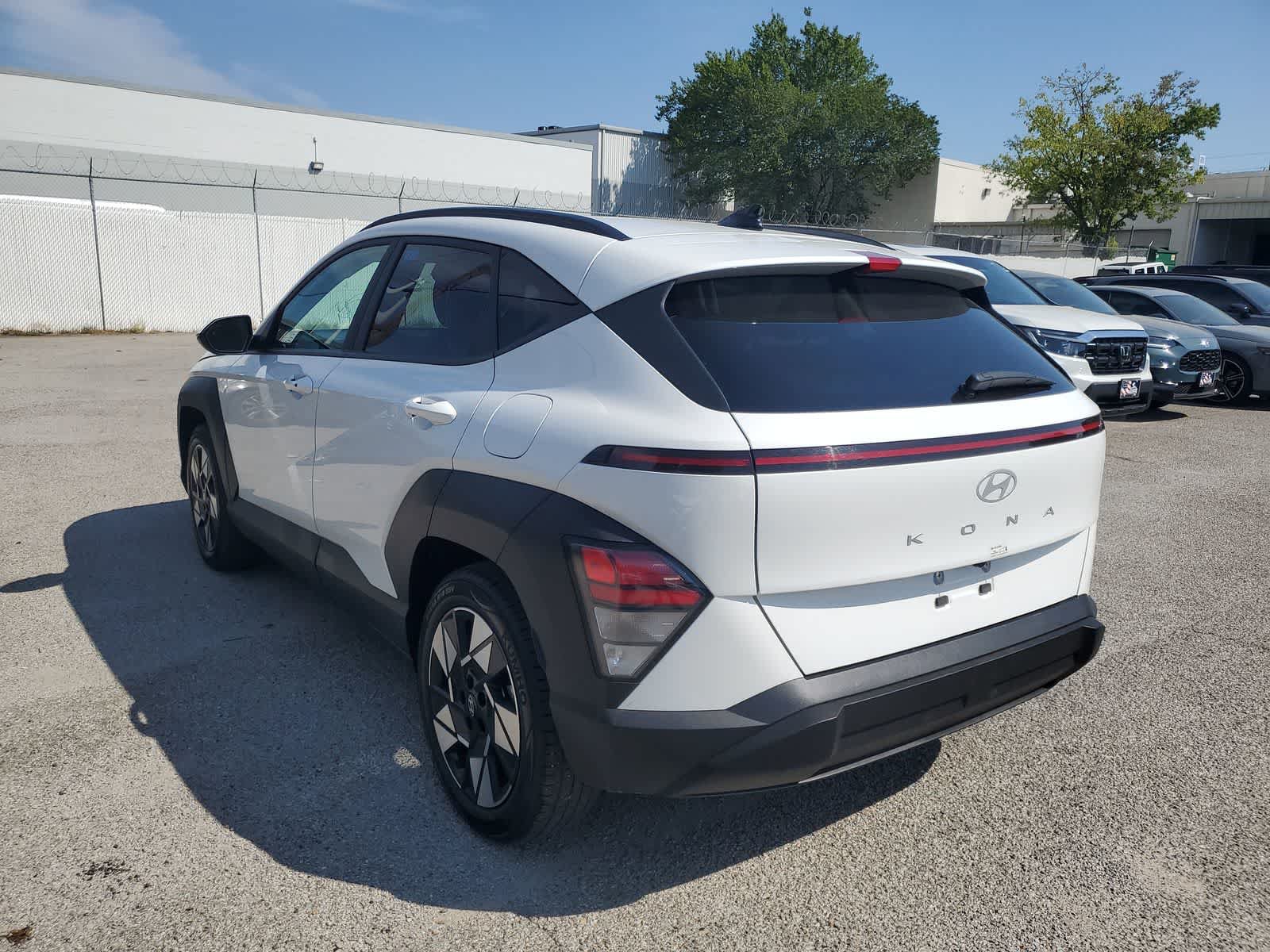 Used 2025 Hyundai Kona SEL FWD image 4