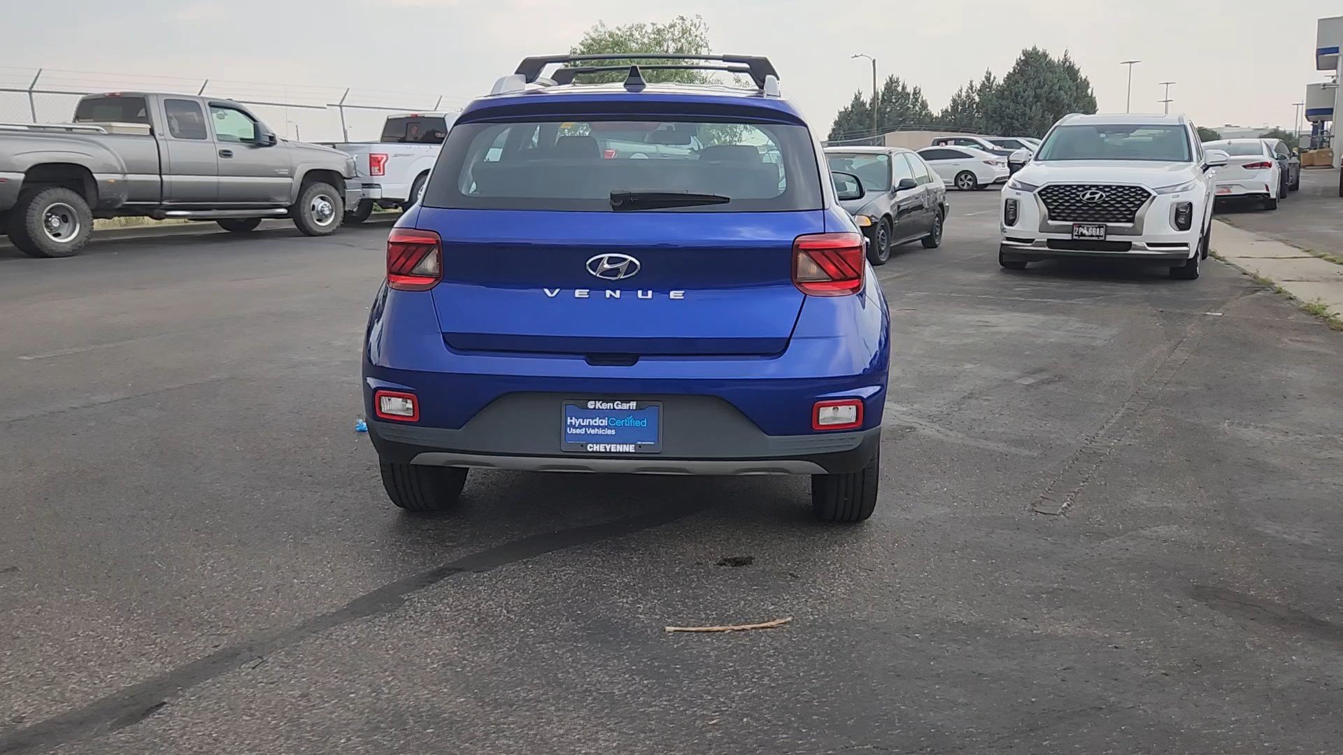 Certified 2022 Hyundai Venue SEL FWD image 3