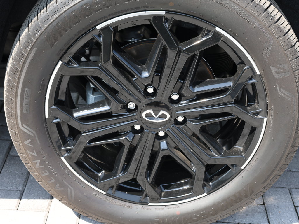 Certified 2026 INFINITI QX80 4WD w/ Sport Exterior Package image 48