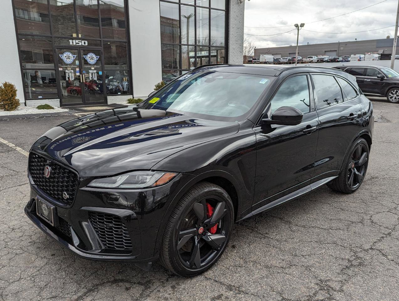 Used 2023 Jaguar F-PACE SVR image 2
