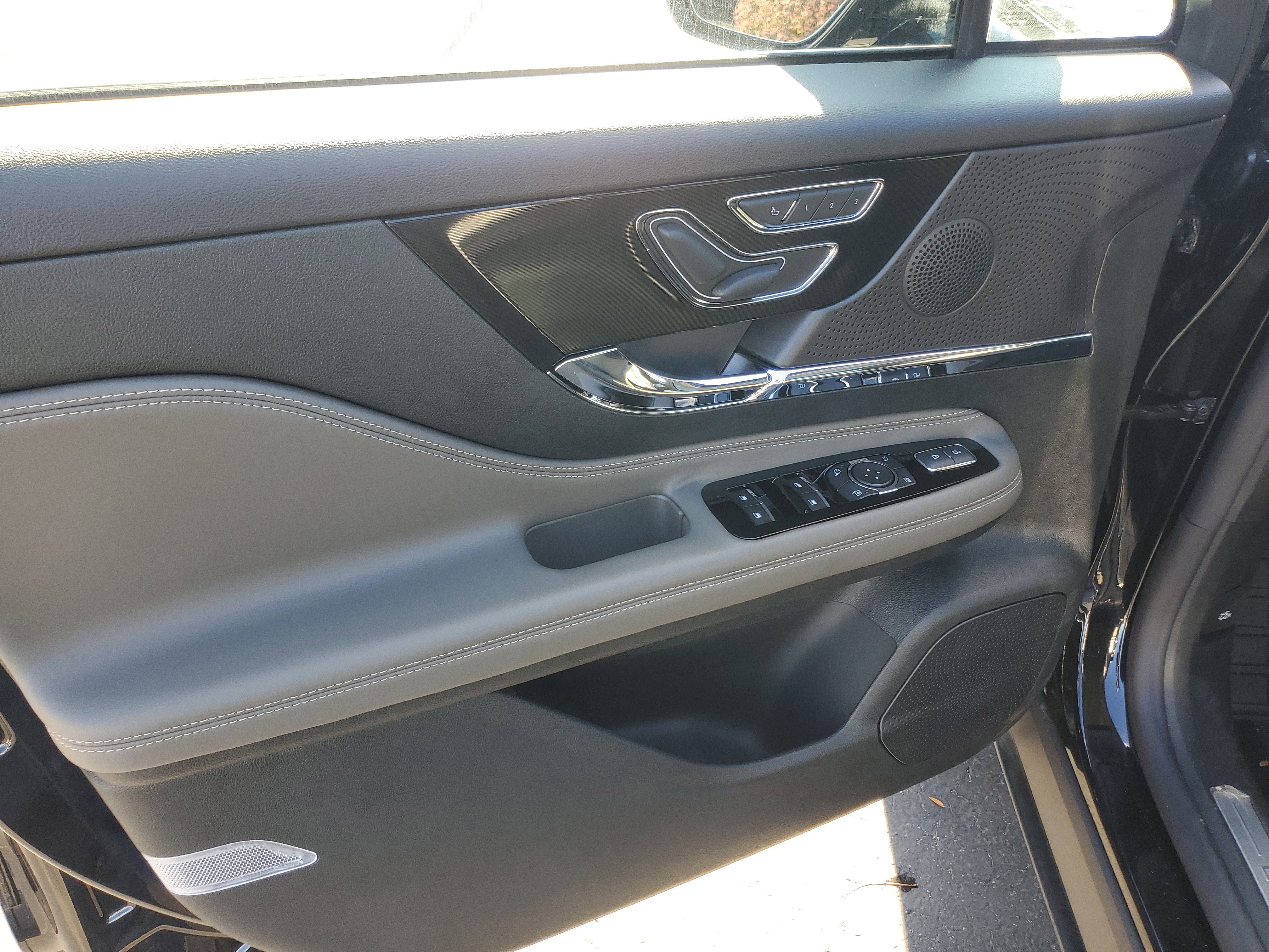 New 2025 Lincoln Corsair Reserve image 8