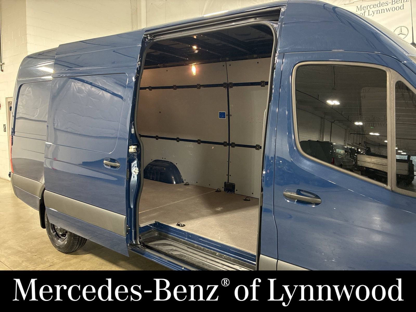 Used 2024 Mercedes-Benz Sprinter 2500 image 17
