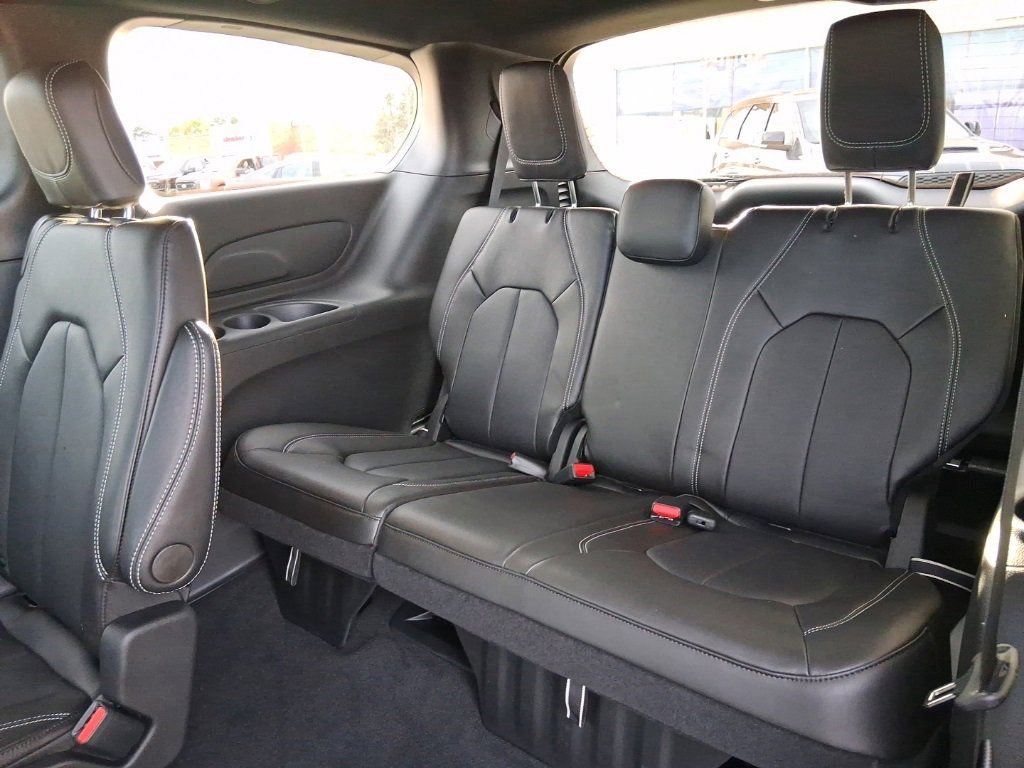 New 2026 Chrysler Pacifica Select image 24